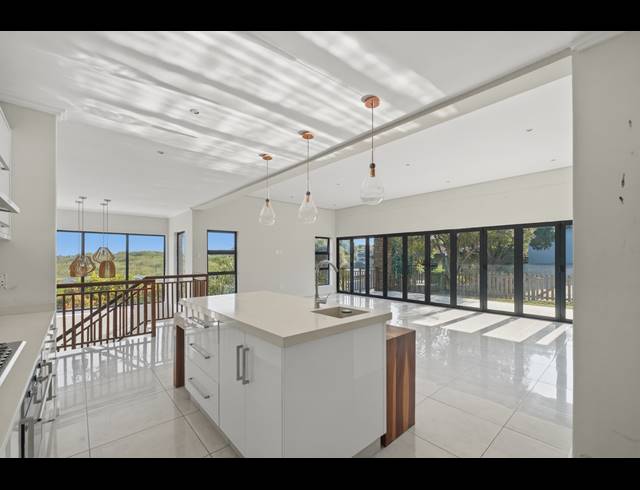 4 BEDROOM HOUSE FOR SALE IN PALM LAKES ESTATE